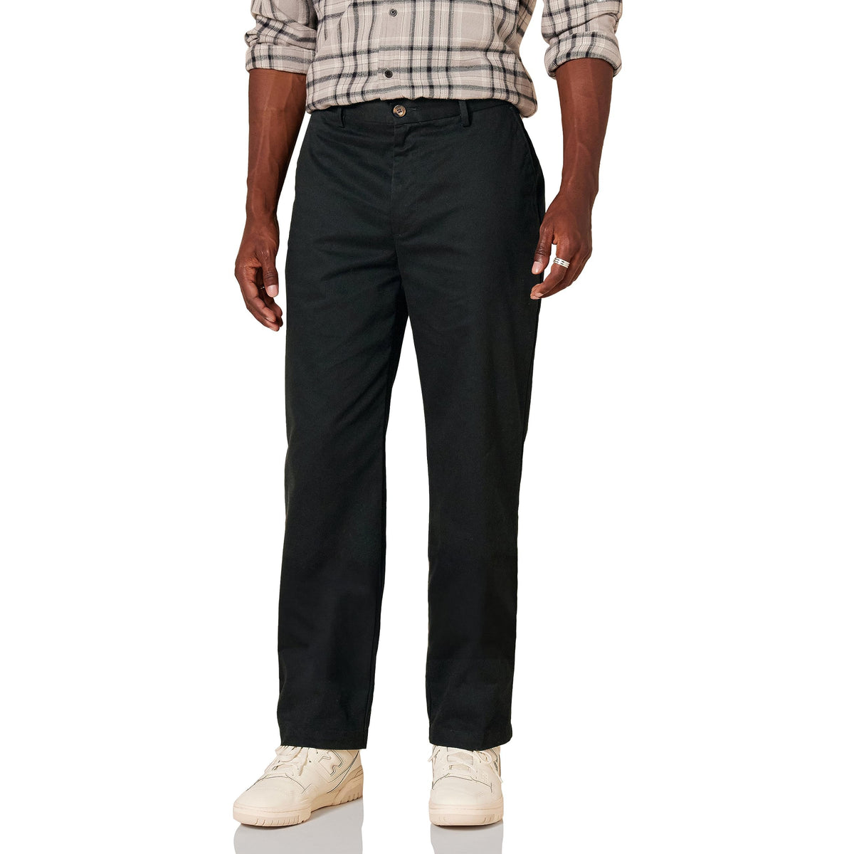 Amazon Essentials Men's Classic-Fit Wrinkle-Resistant Flat-Front Chino Pant, Black, 36W x 29L